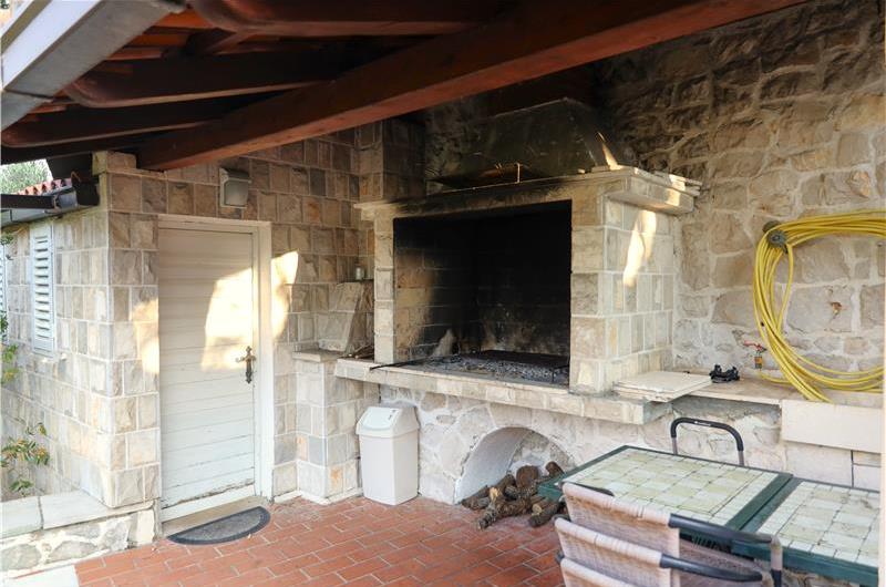 8 Bedroom Seaside Villa with Pool in Zaton Bay near Dubrovnik, Sleeps 17-22