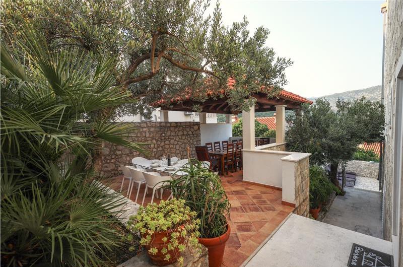 8 Bedroom Seaside Villa with Pool in Zaton Bay near Dubrovnik, Sleeps 17-22