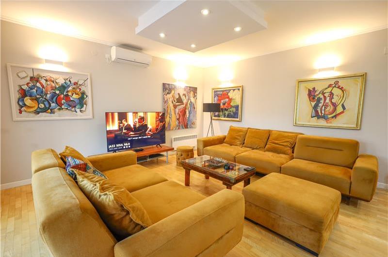 8 Bedroom Seaside Villa with Pool in Zaton Bay near Dubrovnik, Sleeps 17-22