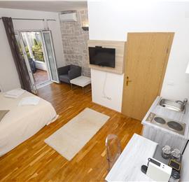 8 Bedroom Seaside Villa with Pool in Zaton Bay near Dubrovnik, Sleeps 17-22