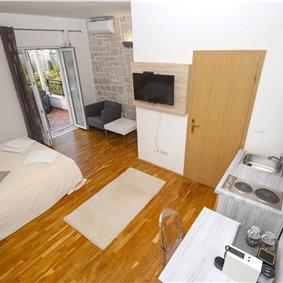 8 Bedroom Seaside Villa with Pool in Zaton Bay near Dubrovnik, Sleeps 17-22