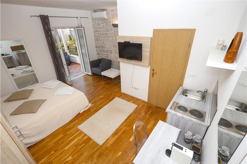 8 Bedroom Seaside Villa with Pool in Zaton Bay near Dubrovnik, Sleeps 17-22