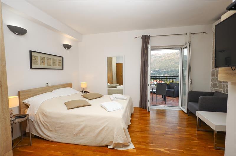 8 Bedroom Seaside Villa with Pool in Zaton Bay near Dubrovnik, Sleeps 17-22