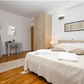 8 Bedroom Seaside Villa with Pool in Zaton Bay near Dubrovnik, Sleeps 17-22