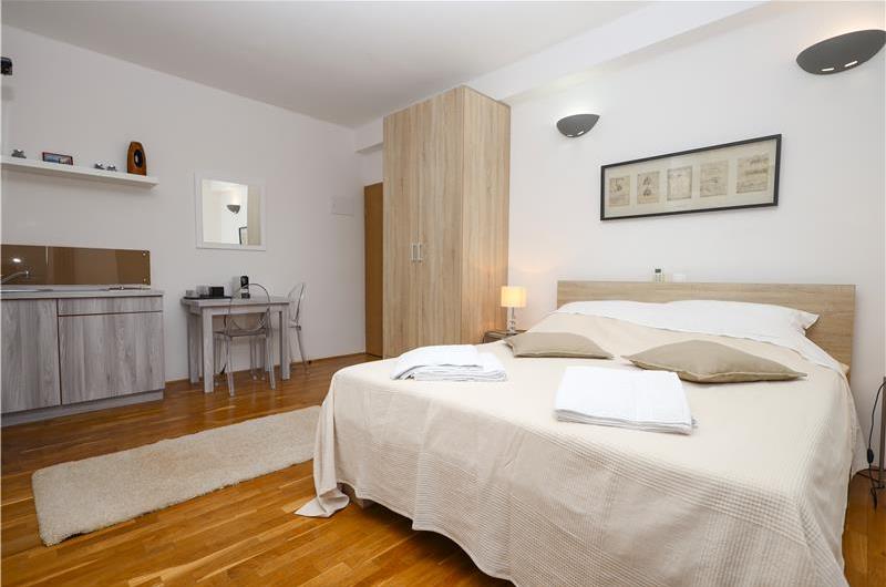8 Bedroom Seaside Villa with Pool in Zaton Bay near Dubrovnik, Sleeps 17-22
