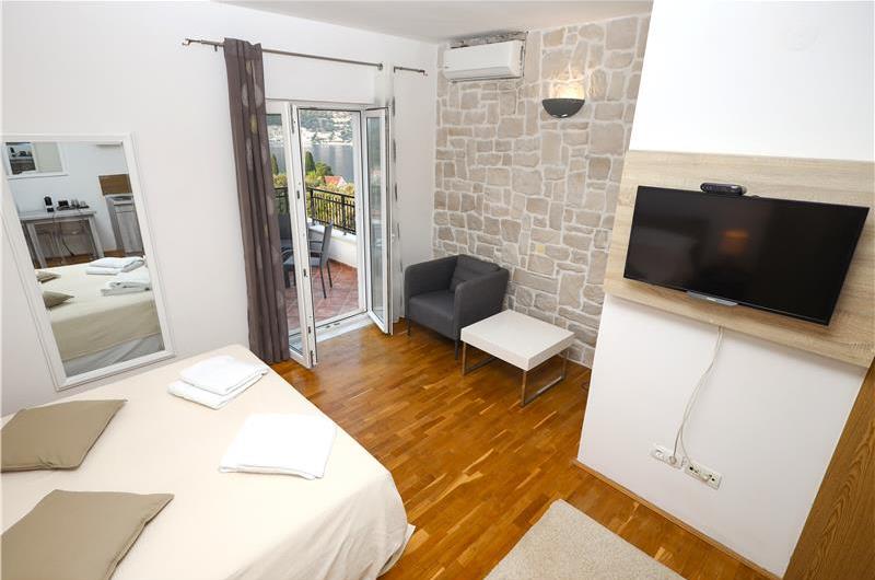 8 Bedroom Seaside Villa with Pool in Zaton Bay near Dubrovnik, Sleeps 17-22