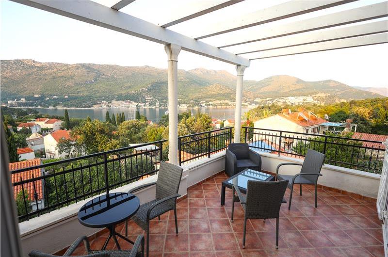 8 Bedroom Seaside Villa with Pool in Zaton Bay near Dubrovnik, Sleeps 17-22