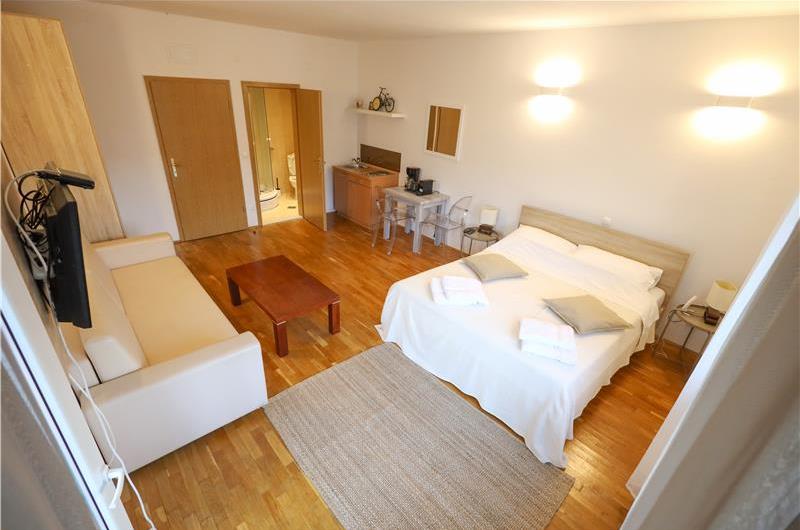 8 Bedroom Seaside Villa with Pool in Zaton Bay near Dubrovnik, Sleeps 17-22
