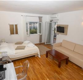 8 Bedroom Seaside Villa with Pool in Zaton Bay near Dubrovnik, Sleeps 17-22