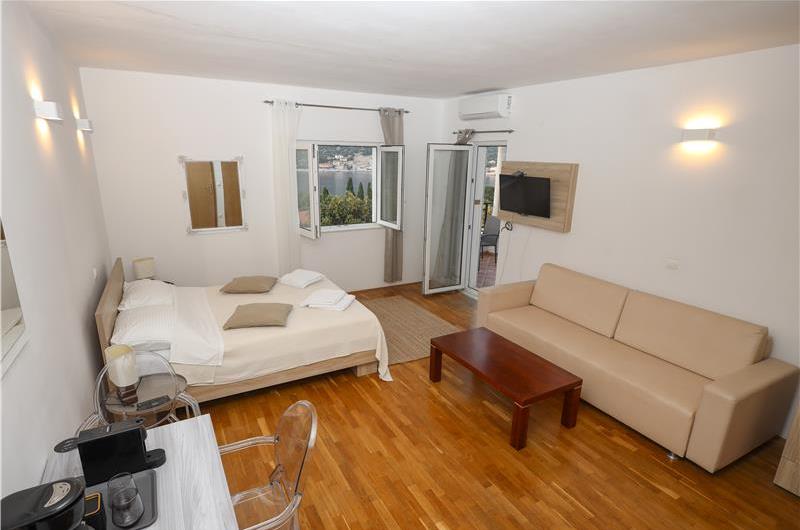 8 Bedroom Seaside Villa with Pool in Zaton Bay near Dubrovnik, Sleeps 17-22