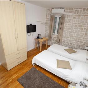 8 Bedroom Seaside Villa with Pool in Zaton Bay near Dubrovnik, Sleeps 17-22