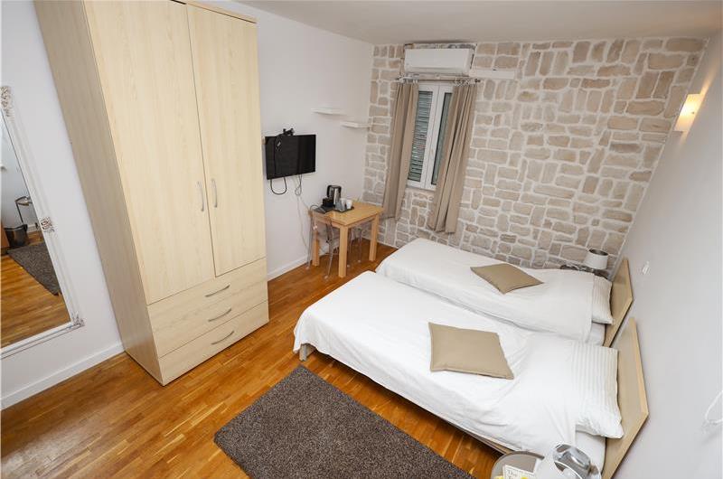 8 Bedroom Seaside Villa with Pool in Zaton Bay near Dubrovnik, Sleeps 17-22