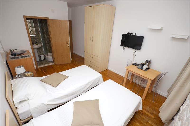 8 Bedroom Seaside Villa with Pool in Zaton Bay near Dubrovnik, Sleeps 17-22