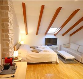 8 Bedroom Seaside Villa with Pool in Zaton Bay near Dubrovnik, Sleeps 17-22