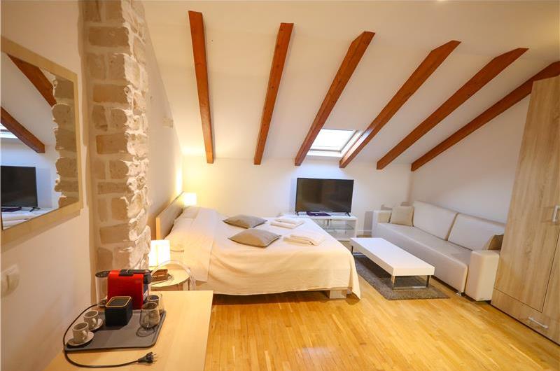 8 Bedroom Seaside Villa with Pool in Zaton Bay near Dubrovnik, Sleeps 17-22