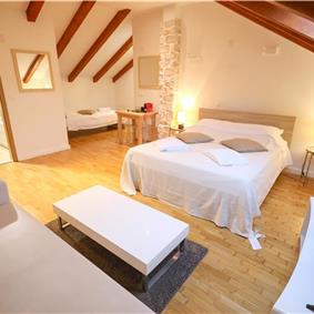 8 Bedroom Seaside Villa with Pool in Zaton Bay near Dubrovnik, Sleeps 17-22