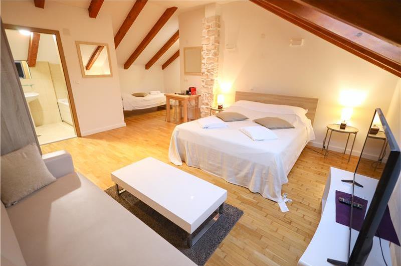 8 Bedroom Seaside Villa with Pool in Zaton Bay near Dubrovnik, Sleeps 17-22