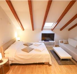 8 Bedroom Seaside Villa with Pool in Zaton Bay near Dubrovnik, Sleeps 17-22