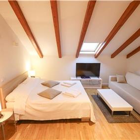 8 Bedroom Seaside Villa with Pool in Zaton Bay near Dubrovnik, Sleeps 17-22