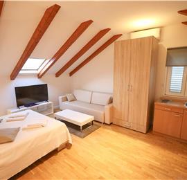 8 Bedroom Seaside Villa with Pool in Zaton Bay near Dubrovnik, Sleeps 17-22