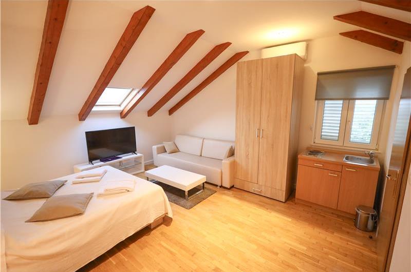 8 Bedroom Seaside Villa with Pool in Zaton Bay near Dubrovnik, Sleeps 17-22