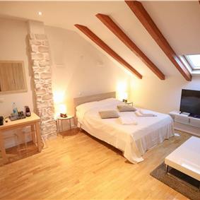 8 Bedroom Seaside Villa with Pool in Zaton Bay near Dubrovnik, Sleeps 17-22