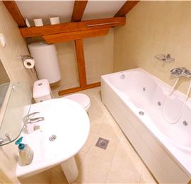 8 Bedroom Seaside Villa with Pool in Zaton Bay near Dubrovnik, Sleeps 17-22