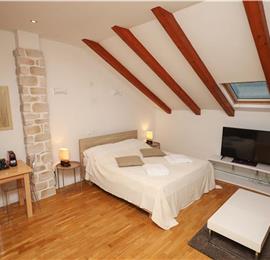 8 Bedroom Seaside Villa with Pool in Zaton Bay near Dubrovnik, Sleeps 17-22