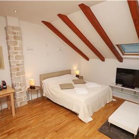 8 Bedroom Seaside Villa with Pool in Zaton Bay near Dubrovnik, Sleeps 17-22