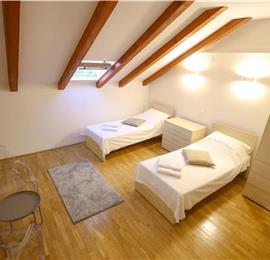 8 Bedroom Seaside Villa with Pool in Zaton Bay near Dubrovnik, Sleeps 17-22