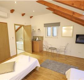 8 Bedroom Seaside Villa with Pool in Zaton Bay near Dubrovnik, Sleeps 17-22
