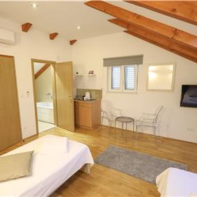 8 Bedroom Seaside Villa with Pool in Zaton Bay near Dubrovnik, Sleeps 17-22