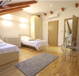 8 Bedroom Seaside Villa with Pool in Zaton Bay near Dubrovnik, Sleeps 17-22