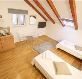 8 Bedroom Seaside Villa with Pool in Zaton Bay near Dubrovnik, Sleeps 17-22