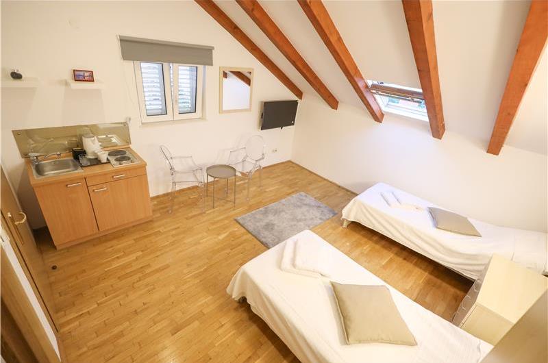 8 Bedroom Seaside Villa with Pool in Zaton Bay near Dubrovnik, Sleeps 17-22