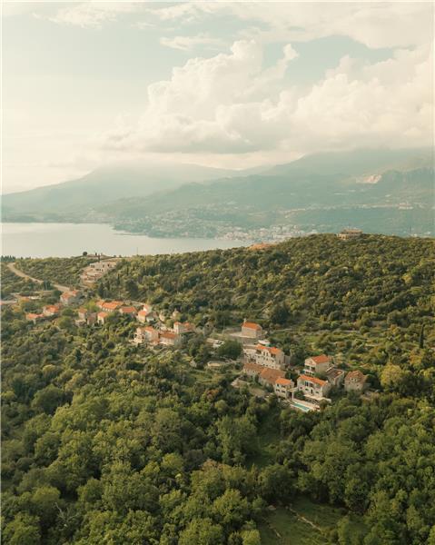 Sea-view villa in Klinci, photograph 3