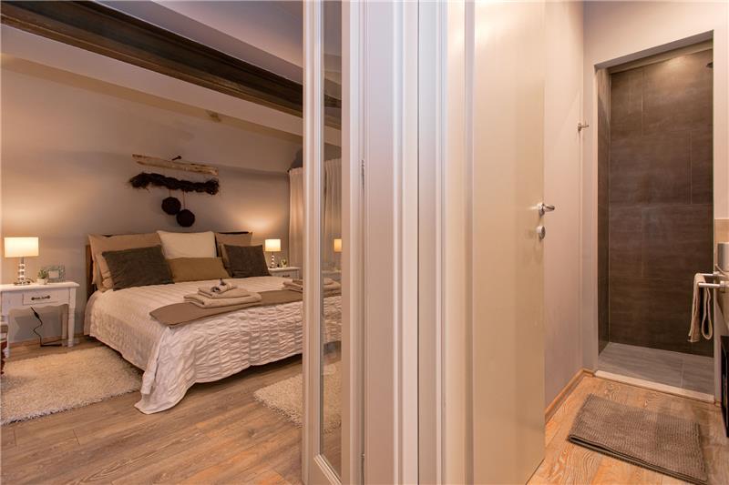 Sea-view villa in Hvar Town, photograph 8