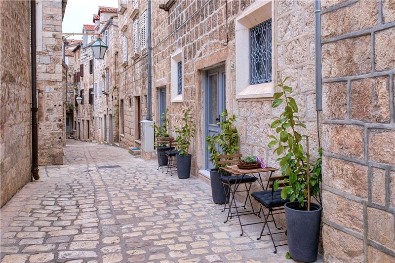 Sea-view villa in Hvar Town, photograph 15