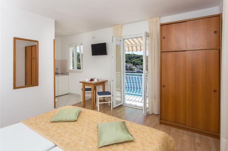 Studio Apartment in Molunat near Dubrovnik, Sleeps 2