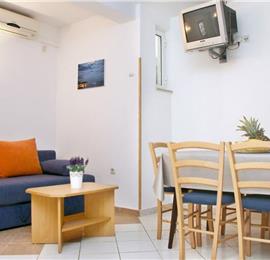 2 bedroom Apartment in Molunat near Dubrovnik, Sleeps 4