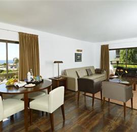 1 and 2 bedroom Apartments with Shared Pool in Sao Rafael near Albufeira, Sleeps 2-5