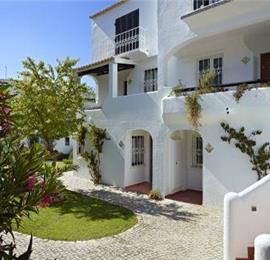 1 and 2 bedroom Apartments with Shared Pool in Sao Rafael near Albufeira, Sleeps 2-5