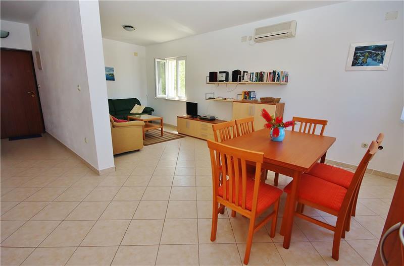 3 Bedroom Duplex Apartment with Sea Views in Sutivan, Brac Island - sleeps 6-7