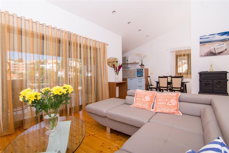 Beachfront villa in Ciovo, photograph 12