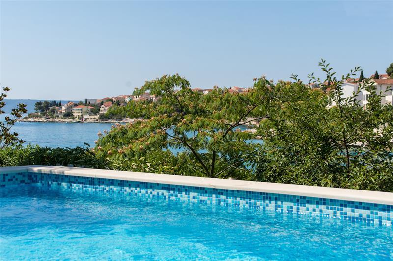 Beachfront villa in Ciovo, photograph 6