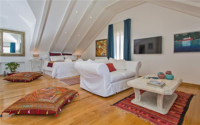 7 bedroom luxury villa with pool near Dubrovnik, sleeps 14