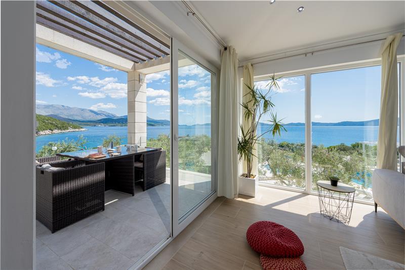 Beachfront villa in Smokvina, photograph 8
