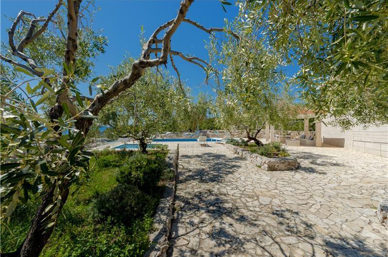 Luxury 5 Bedroom Beachfront Villa near Dubrovnik, Sleeps 11-12