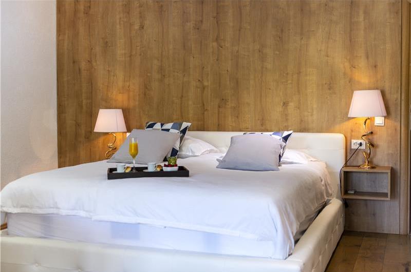 Luxury 5 Bedroom Beachfront Villa near Dubrovnik, Sleeps 11-12