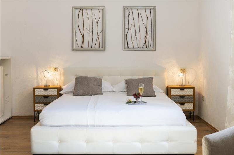 Luxury 5 Bedroom Beachfront Villa near Dubrovnik, Sleeps 11-12